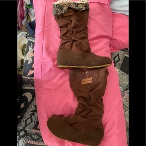 Boots brown suede-like material size 6.5 NWOT